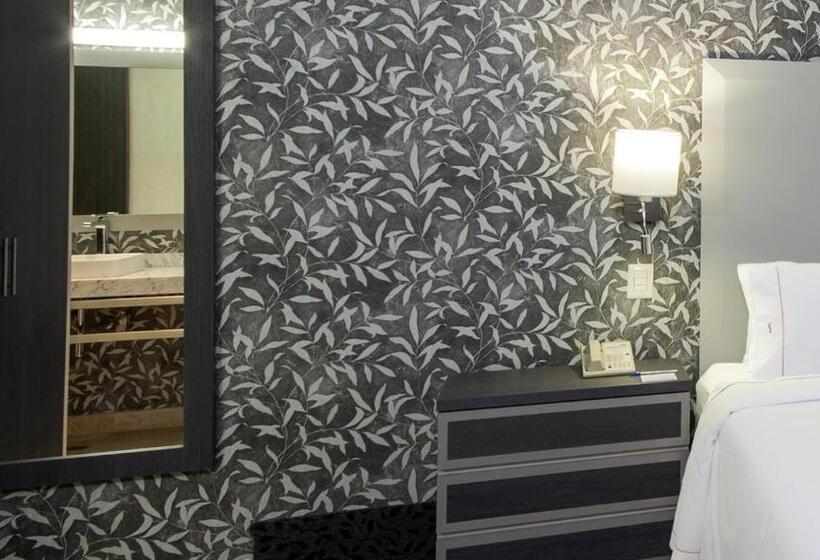 Отель Holiday Inn Express & Suites Queretaro, An Ihg