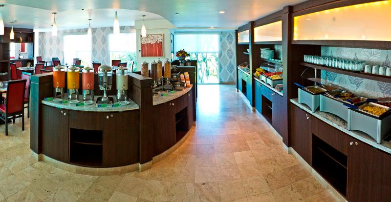 Отель Holiday Inn Express & Suites Queretaro, An Ihg