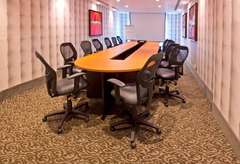 Отель Holiday Inn Express & Suites Queretaro, An Ihg