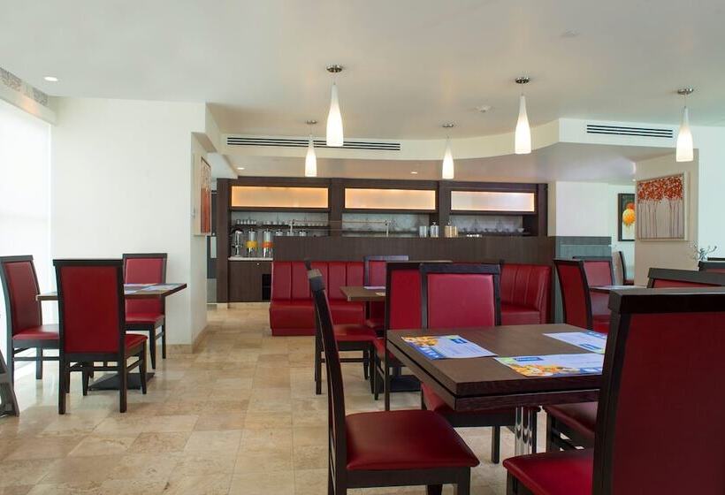 Отель Holiday Inn Express & Suites Queretaro, An Ihg