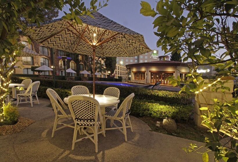Отель Holiday Inn Express & Suites Queretaro, An Ihg