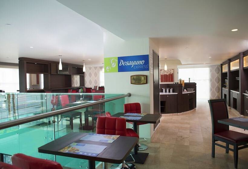 Отель Holiday Inn Express & Suites Queretaro, An Ihg