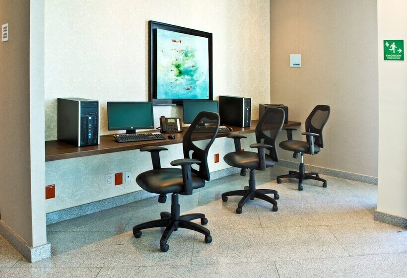 Отель Holiday Inn Express & Suites Queretaro, An Ihg