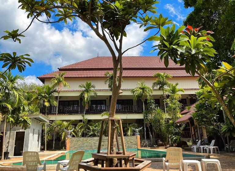 בית מלון כפרי Krabi Klong Muang Bay Resort