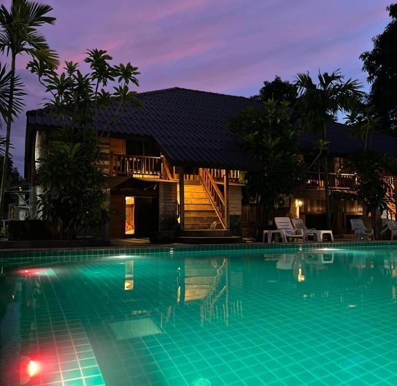 בית מלון כפרי Krabi Klong Muang Bay Resort