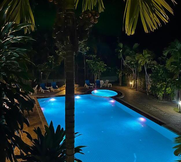 בית מלון כפרי Krabi Klong Muang Bay Resort