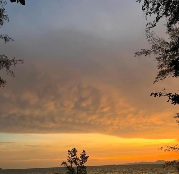 בית מלון כפרי Krabi Klong Muang Bay Resort