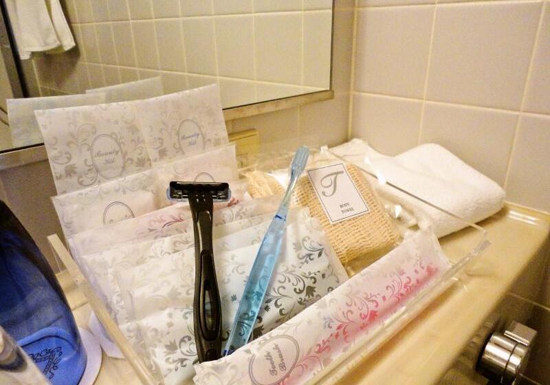 酒店 La Jolie Motomachi