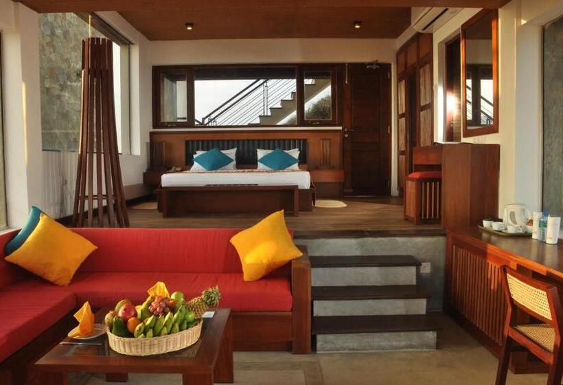 Отель Laya Safari Resorts & Spa