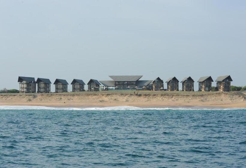 Отель Laya Safari Resorts & Spa