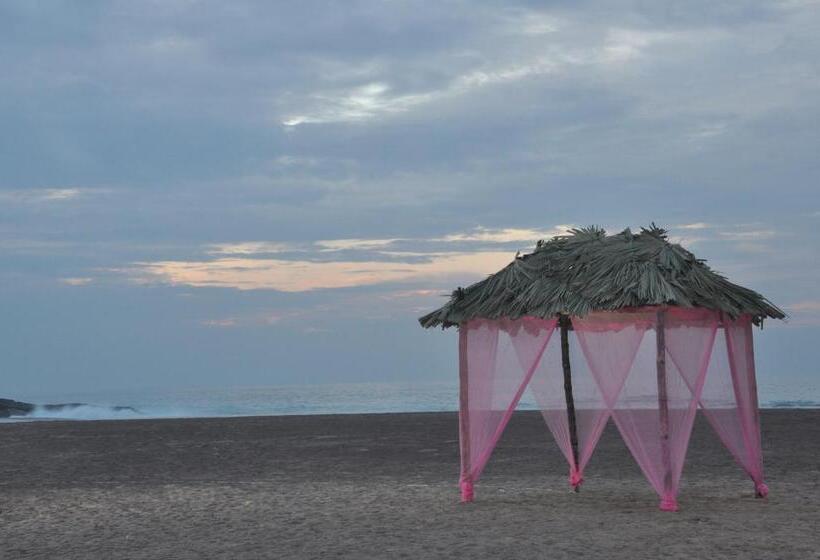 Отель Laya Safari Resorts & Spa