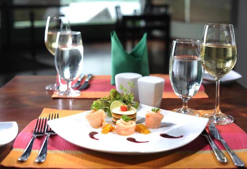 Отель Laya Safari Resorts & Spa