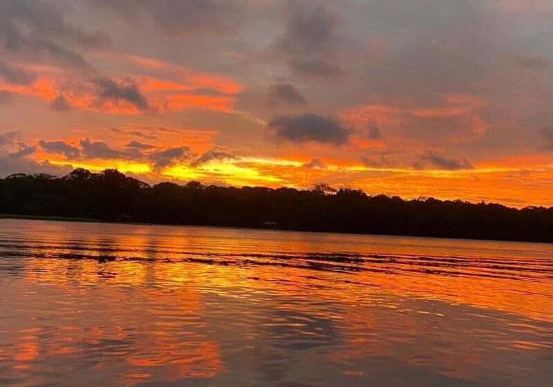 ホテル Miss Junies Lodge