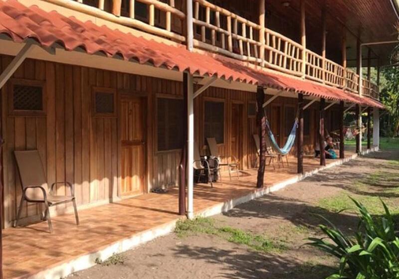 ホテル Miss Junies Lodge