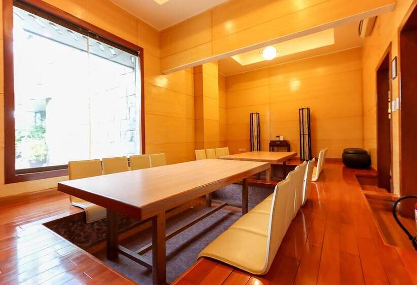 هتل Paseo Premiere