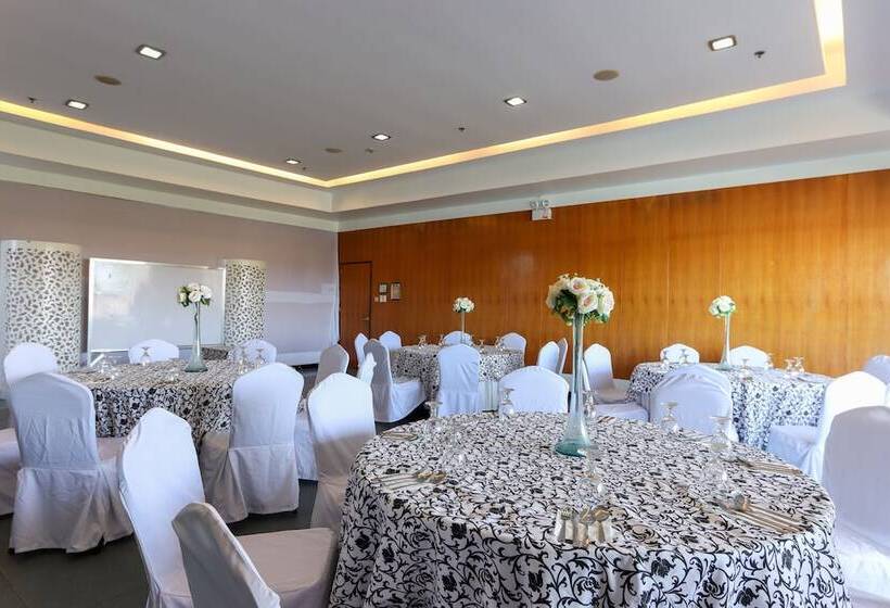 هتل Paseo Premiere