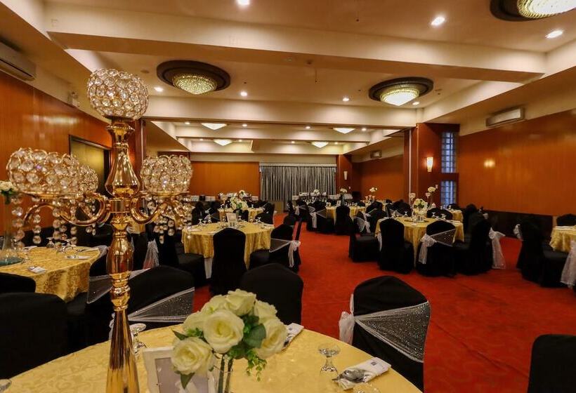 هتل Paseo Premiere