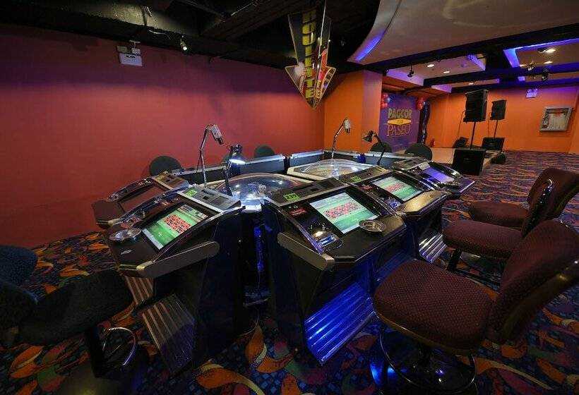 فندق Paseo Premiere