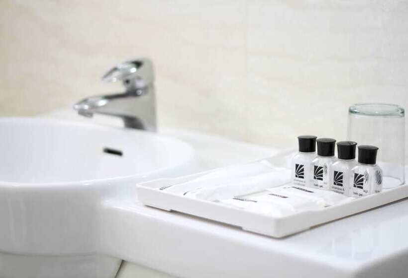 هتل Paseo Premiere