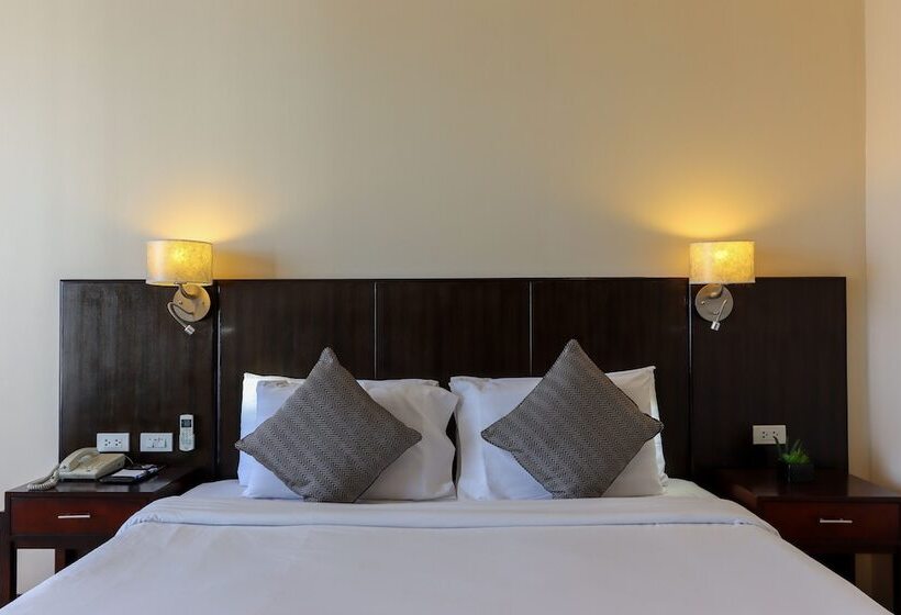 هتل Paseo Premiere