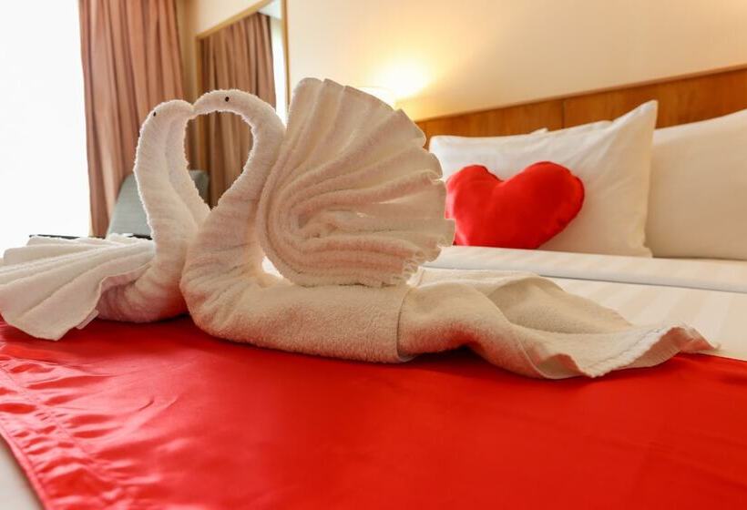 هتل Paseo Premiere