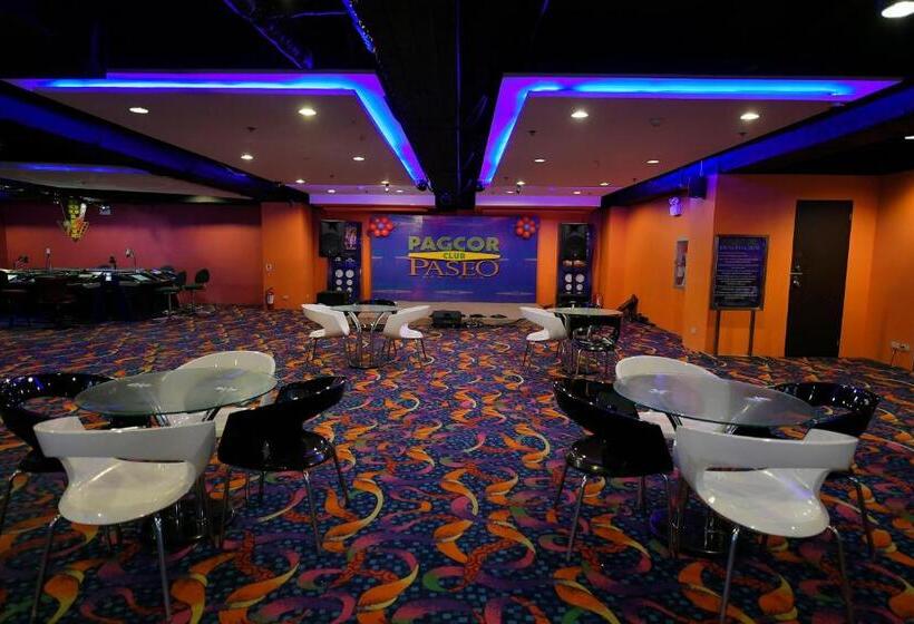 هتل Paseo Premiere