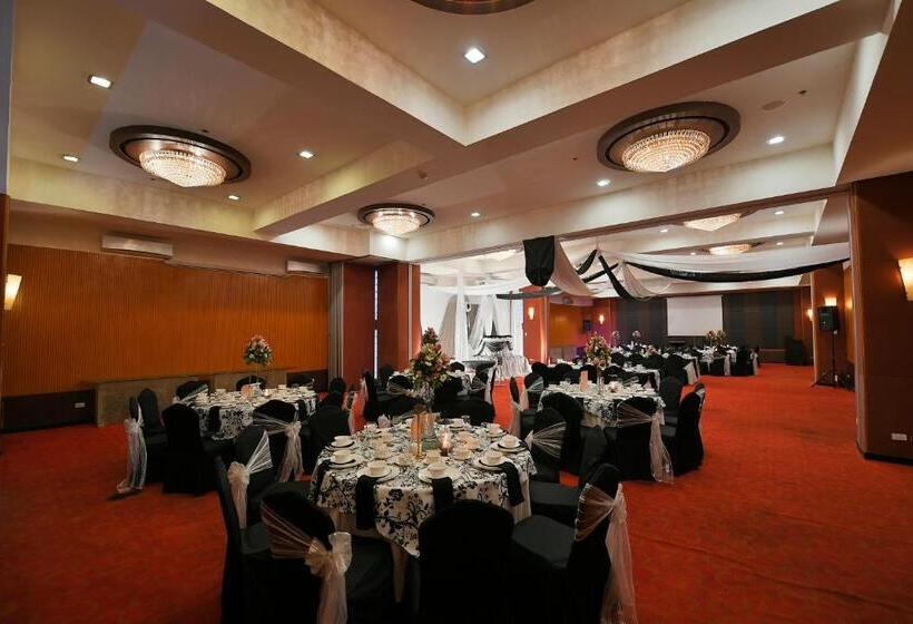 هتل Paseo Premiere