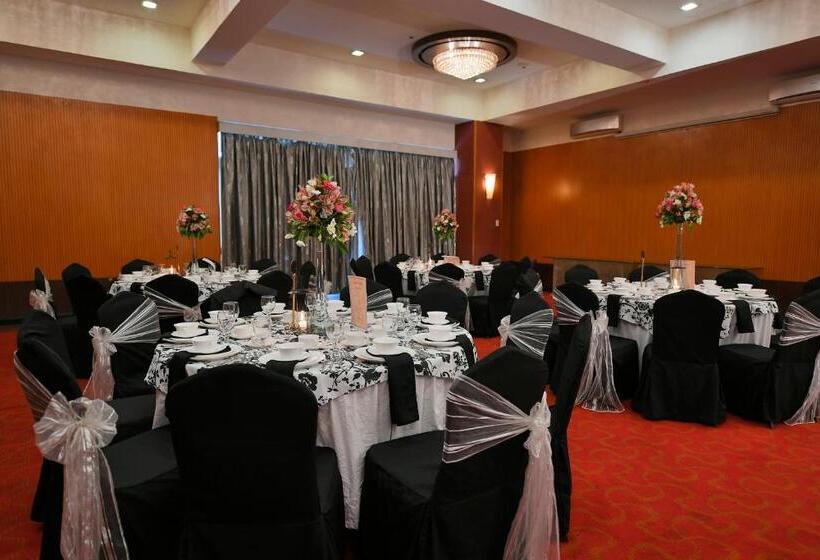 هتل Paseo Premiere