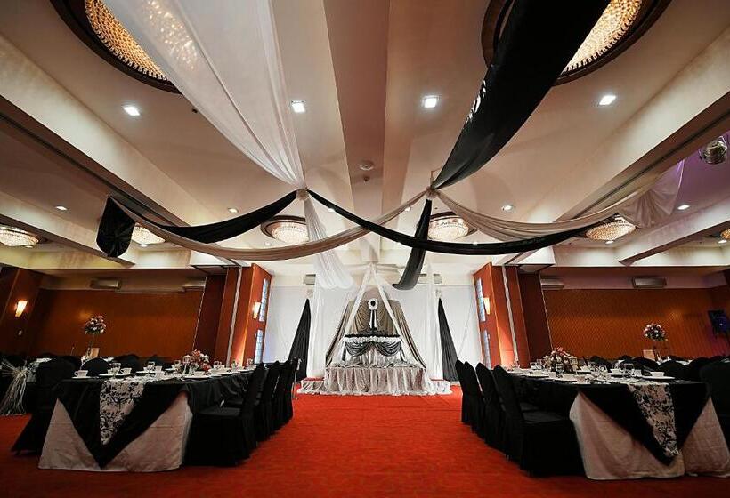 هتل Paseo Premiere