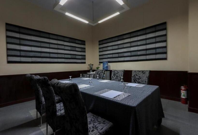 هتل Paseo Premiere