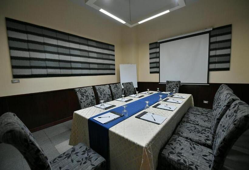 فندق Paseo Premiere