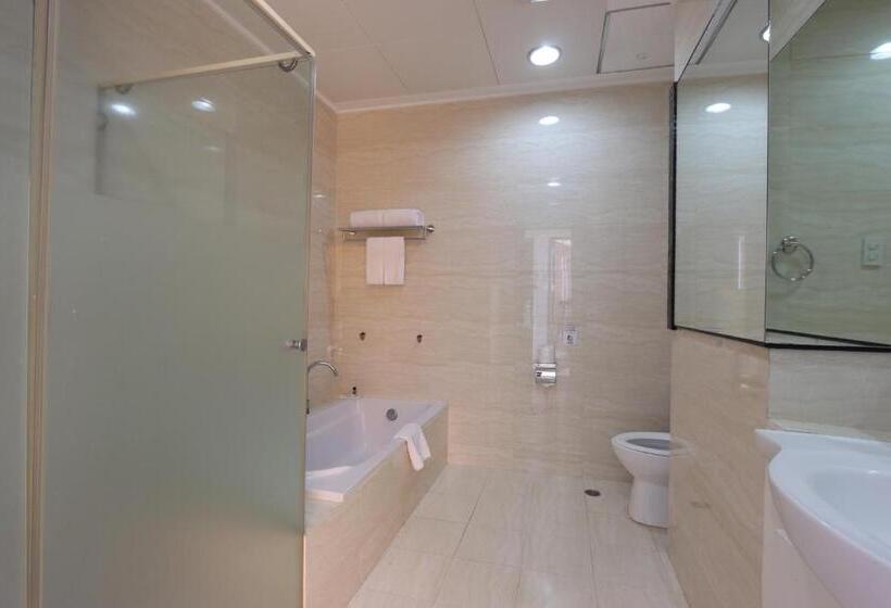 هتل Paseo Premiere