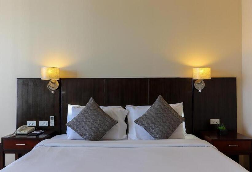 هتل Paseo Premiere