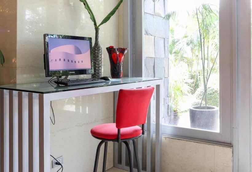 هتل Paseo Premiere