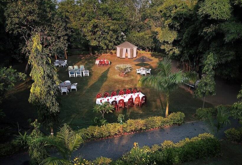 호텔 Pench Jungle Camp