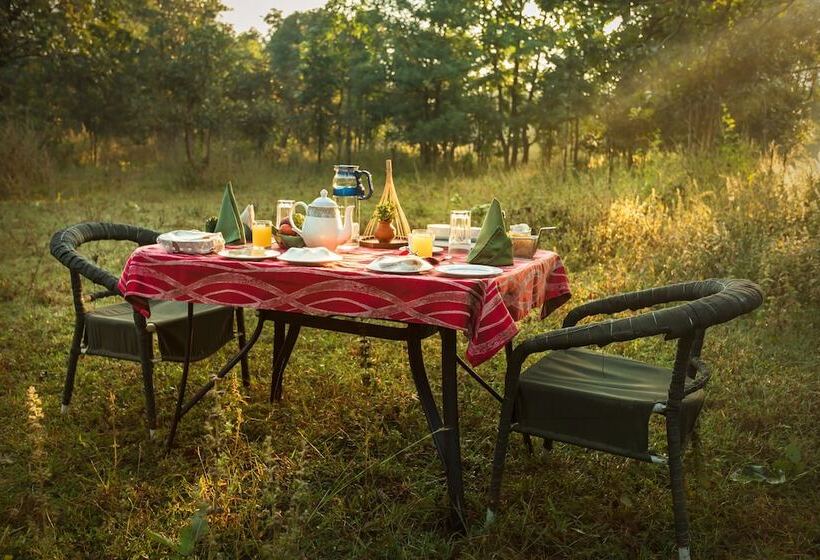 호텔 Pench Jungle Camp