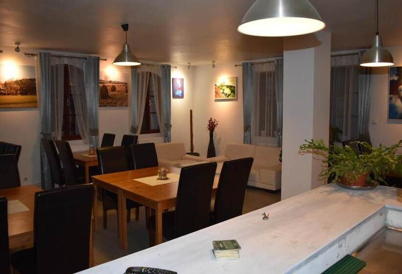 فندق Penzion A Restaurace Na Jízdárně