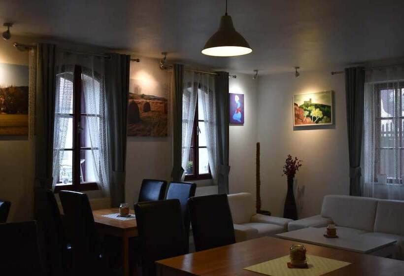 فندق Penzion A Restaurace Na Jízdárně