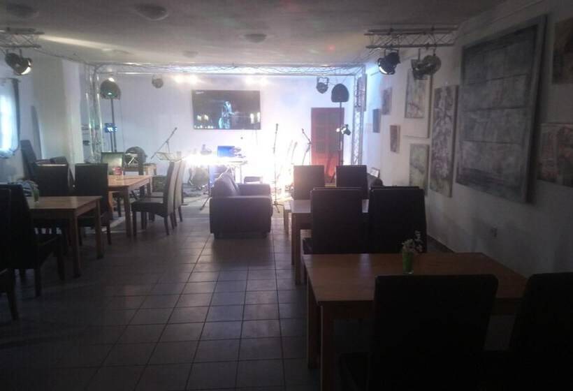 هتل Penzion A Restaurace Na Jízdárně