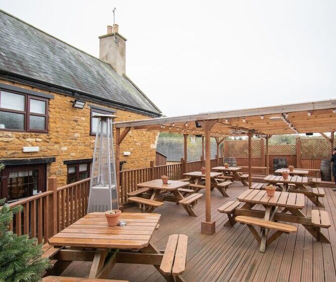 فندق The Royal George