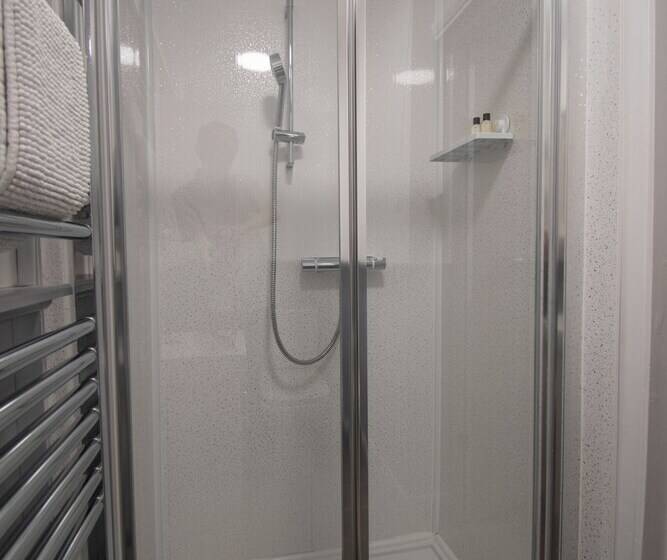 هتل The Royal George