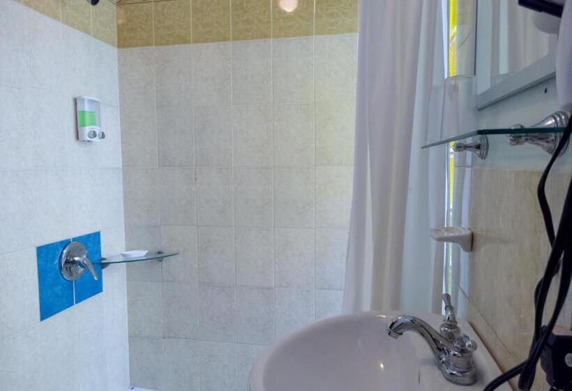 בית מלון כפרי Rumors Resort