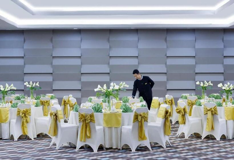 ホテル Santika Kelapa Gading