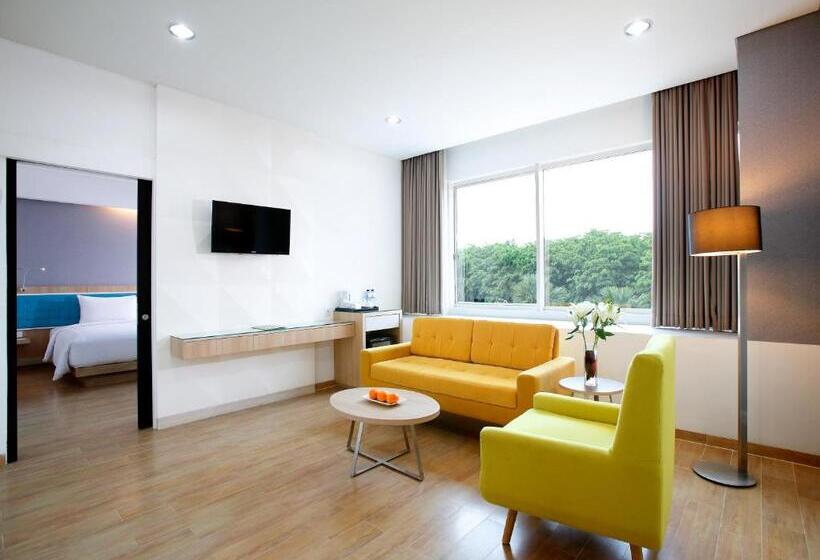 ホテル Santika Kelapa Gading