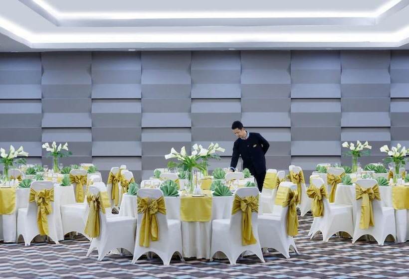 هتل Santika Kelapa Gading