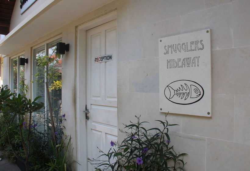 酒店 Scallywags Beach Club