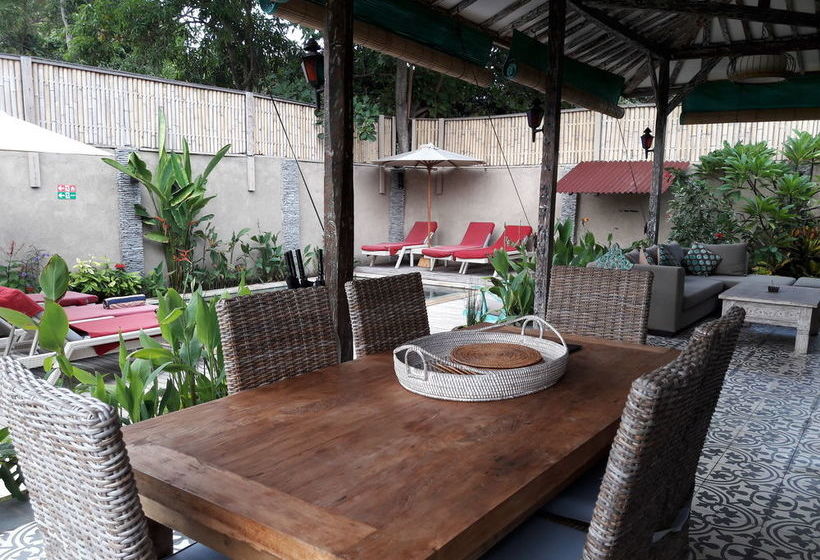 酒店 Scallywags Beach Club