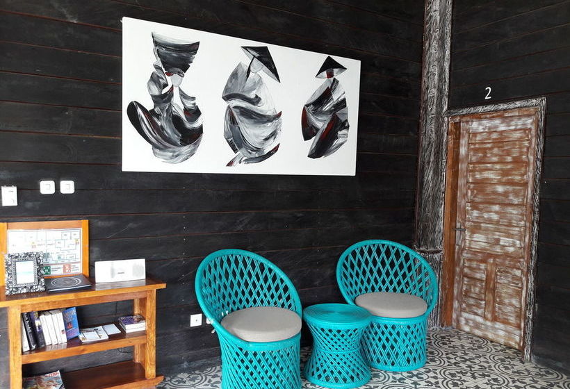 酒店 Scallywags Beach Club