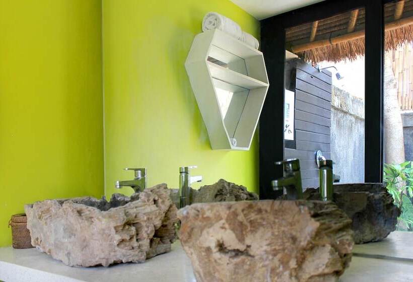 ホテル Seabreeze Hostel Bali