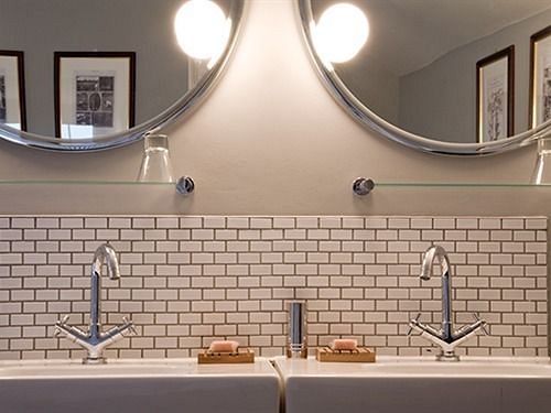 בית מלון כפרי The Castle Inn